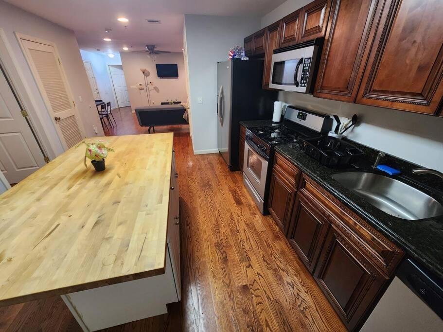 Luxury 2 Bed Apt, Mins To Nyc! Union City Dış mekan fotoğraf